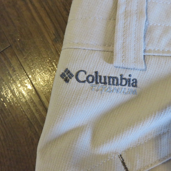 SOLD Columbia Titanium Cream Crop Pants - Picture 3 of 4